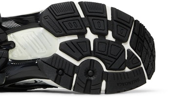 Balenciaga Runner Sneaker 'Hitam Putih' 677403W3RB29010 Purchase Balenciaga Runner Sneaker 'Hitam Putih' 677403W3RB29010