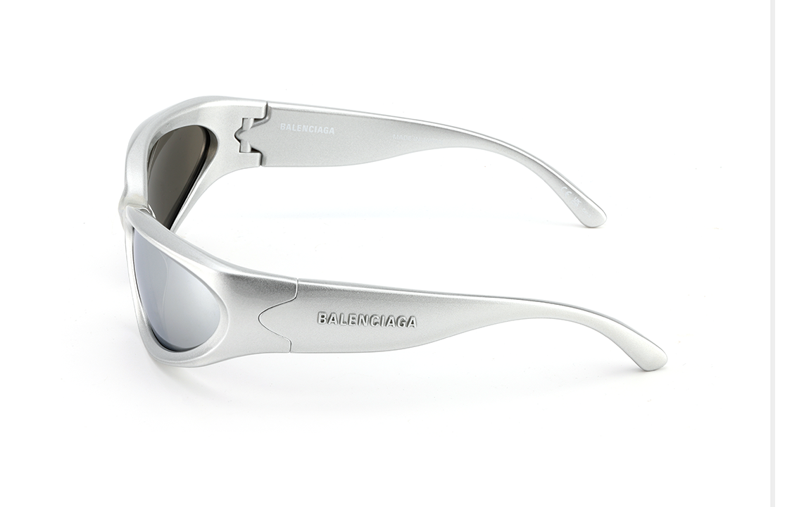 Shop 巴里enciaga 男士银色猫眼墨镜刻字款式。 BB0157S004