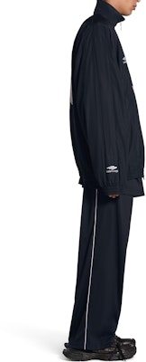 발렌시아가 축구 SS24 레터 프린트 집업 재킷 블랙 - 레귤러 핏 780884TPQ381000 Details for 발렌시아가 축구 SS24 레터 프린트 집업 재킷 블랙 - 레귤러 핏 780884TPQ381000