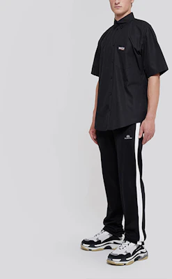 Balenciaga Kaos Hitam Lengan Pendek Warna Polos Casual. 621962TYB181000 Lookbook Balenciaga Kaos Hitam Lengan Pendek Warna Polos Casual. 621962TYB181000