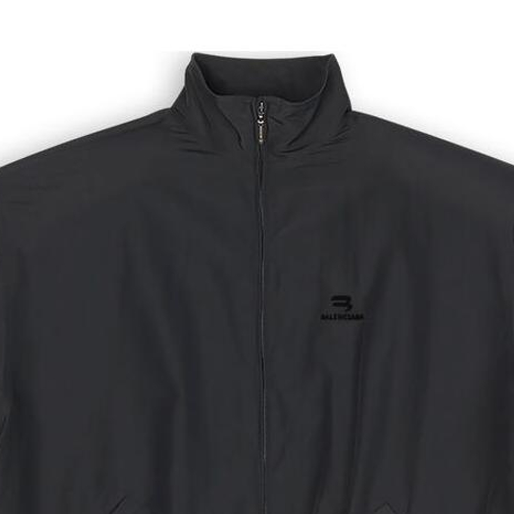 Sizing 巴黎世家運動風FW22黑色高領拉鍊外套男女同款經典版型。 706440TKO481000