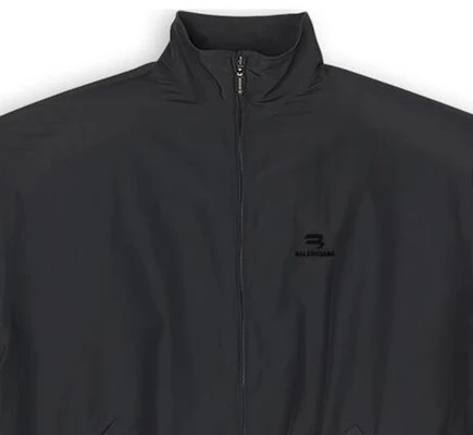 巴黎世家運動風FW22黑色高領拉鍊外套男女同款經典版型。 706440TKO481000 Sizing 巴黎世家運動風FW22黑色高領拉鍊外套男女同款經典版型。 706440TKO481000