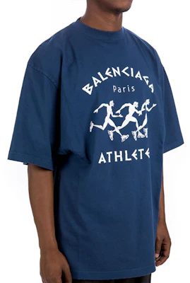 Balenciaga Kaos Longgar Logo Marathon SS21 Warna Biru. 641614TJVK64866 Details for Balenciaga Kaos Longgar Logo Marathon SS21 Warna Biru. 641614TJVK64866