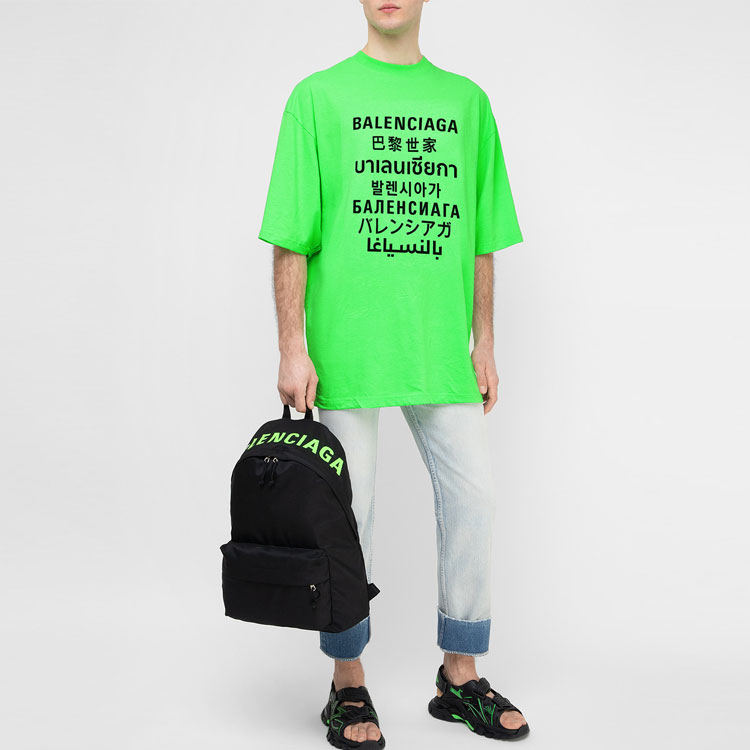 Lookbook Balenciaga SS21 Multilingual Text Graphic T-Shirt Unisex Green. 641614TJVI34162