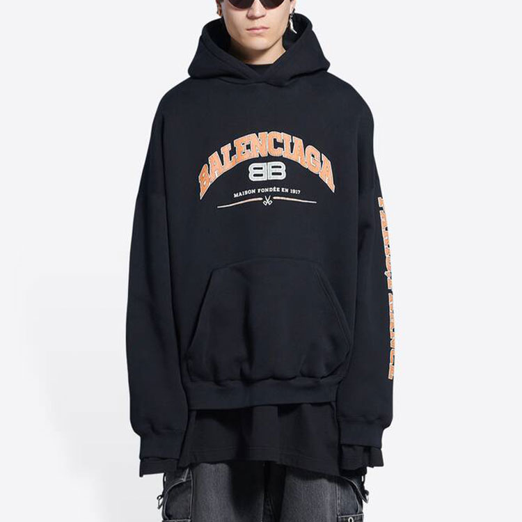 Shop Balenciaga SS22 Hoodie Hitam Lengan Panjang Cetakan Huruf. 674986TLVJ21074