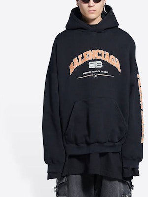 Balenciaga SS22 Hoodie Hitam Lengan Panjang Cetakan Huruf. 674986TLVJ21074 Shop Balenciaga SS22 Hoodie Hitam Lengan Panjang Cetakan Huruf. 674986TLVJ21074
