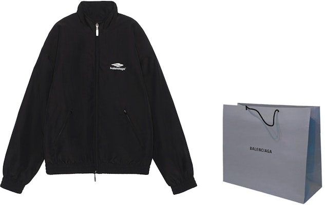 Balenciaga SS22 Jaket Trek Zip-Up Logo Hitam. 704505TKO481000 Shop Balenciaga SS22 Jaket Trek Zip-Up Logo Hitam. 704505TKO481000