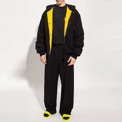 Balenciaga SS22 Black Printed Logo Crew Neck T-Shirt 681045TLVN11070 Purchase Balenciaga SS22 Black Printed Logo Crew Neck T-Shirt 681045TLVN11070