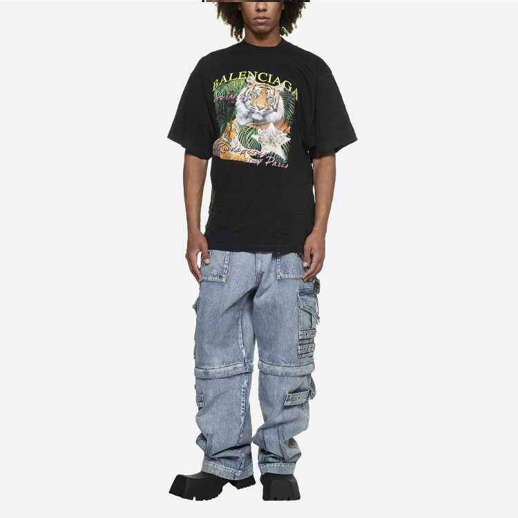 Lookbook Balenciaga SS22  Black Tiger Jungle Graphic Print Tee. 681314TLVH21000