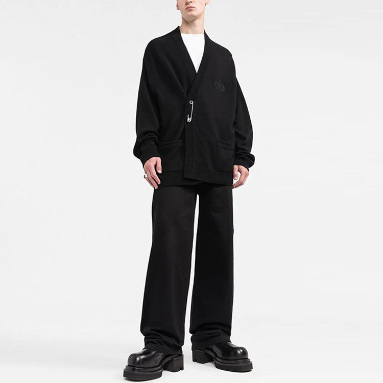 Lookbook 巴黎世家SS22黑色羊毛V领宽松针织开衫带别针细节 704124T41291000