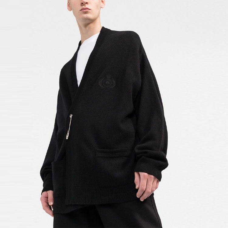 Purchase 巴黎世家SS22黑色羊毛V领宽松针织开衫带别针细节 704124T41291000