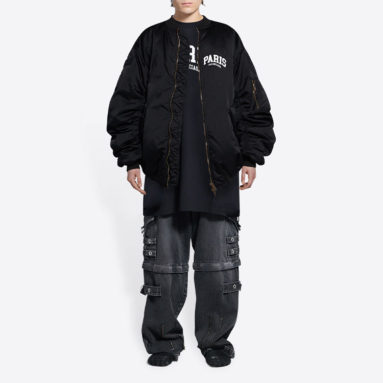 Shop Balenciaga SS22 黑色拉鍊外套 字母標誌印花 常規版型。 690398TYD311000