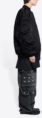 Balenciaga SS22 黑色拉鍊外套 字母標誌印花 常規版型。 690398TYD311000 Details for Balenciaga SS22 黑色拉鍊外套 字母標誌印花 常規版型。 690398TYD311000