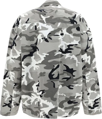 Balenciaga SS22 灰色迷彩單排扣長袖襯衫寬鬆版型。 681008TLL721262 Lookbook Balenciaga SS22 灰色迷彩單排扣長袖襯衫寬鬆版型。 681008TLL721262