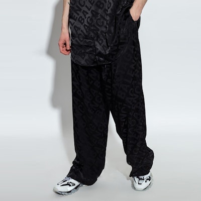 Balenciaga SS22 經典標誌彈性腰休閒長褲 黑色. 658883TLO581000 Shop Balenciaga SS22 經典標誌彈性腰休閒長褲 黑色. 658883TLO581000