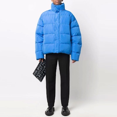 巴黎世家 SS22 宽松版蓝色连帽羽绒夹克 642228TFO044011 Lookbook 巴黎世家 SS22 宽松版蓝色连帽羽绒夹克 642228TFO044011