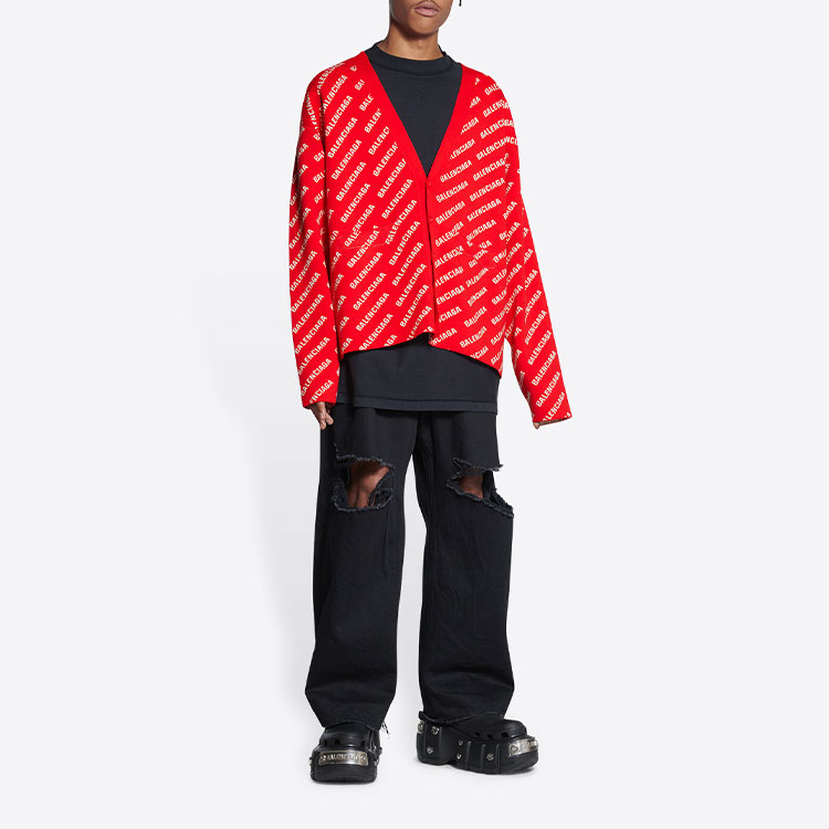 Shop Balenciaga SS22 Baju Sejuk Rajut Merah Oversized dengan Corak Logo Mini. 699822T32336090