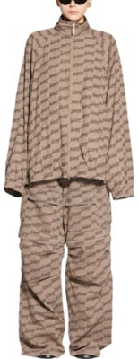 Balenciaga SS22 Jaket Zip-Up Coklat Unisex Logo Penuh Potongan Longgar. 704495TML369378 Shop Balenciaga SS22 Jaket Zip-Up Coklat Unisex Logo Penuh Potongan Longgar. 704495TML369378