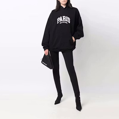 巴黎世家 SS22 黑色拼色刺绣标志卫衣 男女同款常规版型. 674986TLVL81070 Lookbook 巴黎世家 SS22 黑色拼色刺绣标志卫衣 男女同款常规版型. 674986TLVL81070