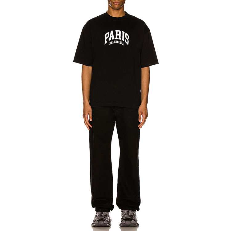 Shop バレンシアガ SS22 ブラック ロゴプリント クルーネック Tシャツ レギュラーフィット 612966TLVL71070