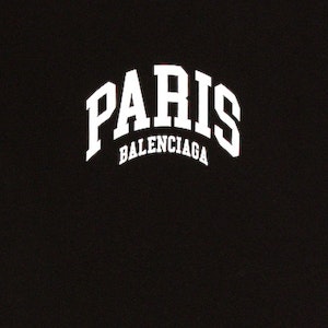 バレンシアガ SS22 ブラック ロゴプリント クルーネック Tシャツ レギュラーフィット 612966TLVL71070 Sizing バレンシアガ SS22 ブラック ロゴプリント クルーネック Tシャツ レギュラーフィット 612966TLVL71070