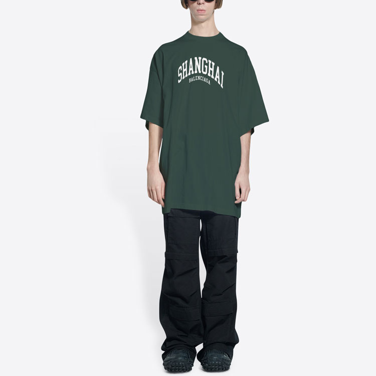 Shop Balenciaga SS22 城市系列綠色標誌印花圓領T恤。 676589TLVL33011
