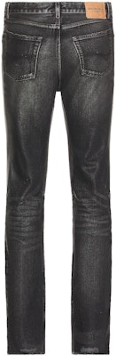 Balenciaga SS22 Jeans Hitam Distressed Straight Fit - Regular Fit. 719333TNW611270 Lookbook Balenciaga SS22 Jeans Hitam Distressed Straight Fit - Regular Fit. 719333TNW611270