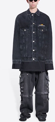 Balenciaga SS22 LNY Harimau Jaket Denim Logo Oversized Lelaki Hitam 681804TBP471055 Shop Balenciaga SS22 LNY Harimau Jaket Denim Logo Oversized Lelaki Hitam 681804TBP471055