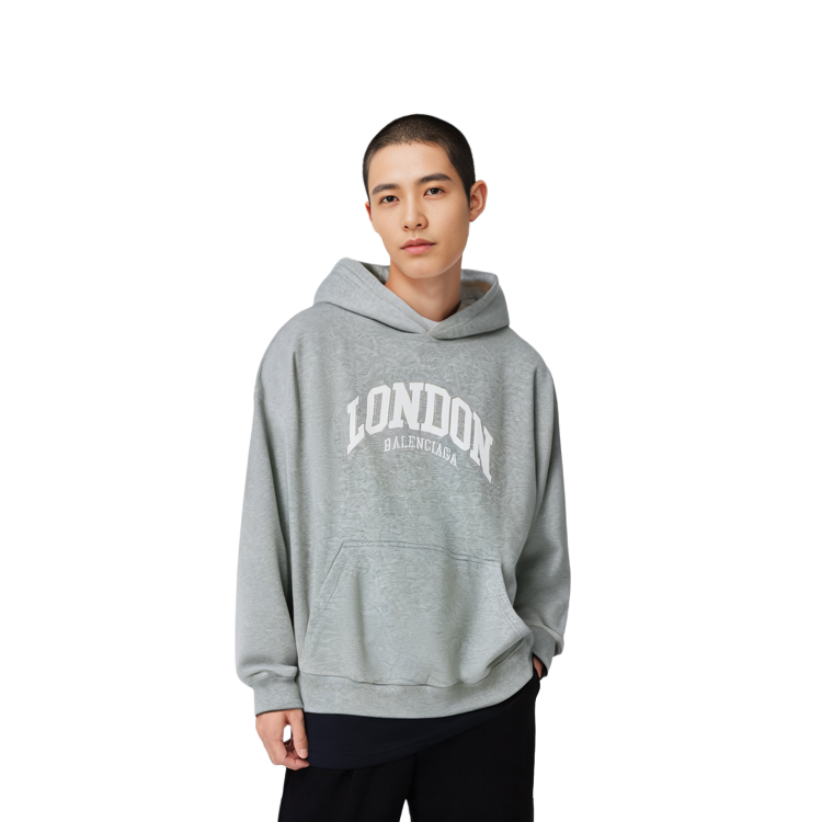 Shop Balenciaga SS22 Logo Print Unisex Sweatshirt Grey. 674986TLVG61380