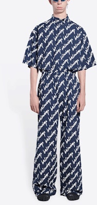 발렌시아가 SS22 로고 프린트 와이드 레그 미드라이즈 팬츠 블루 남성용. 681819TLLJ48502 Shop 발렌시아가 SS22 로고 프린트 와이드 레그 미드라이즈 팬츠 블루 남성용. 681819TLLJ48502