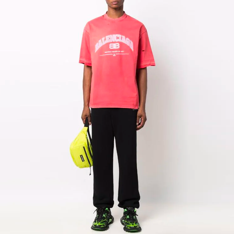 Shop Balenciaga SS22 Maison Vintage Camiseta Logo Desgastado Naranja Unisex. 612966TLVJ16441