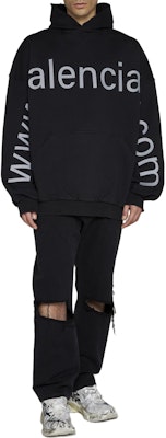 巴黎世家SS23字母logo印花黑色连帽衫男女同款宽松版型。 739024TOVN98151 Purchase 巴黎世家SS23字母logo印花黑色连帽衫男女同款宽松版型。 739024TOVN98151