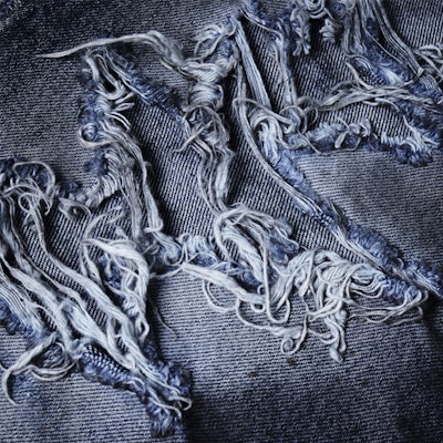 발렌시아가 SS23 블루 디스트로이드 버튼 루즈핏 유니섹스 데님 팬츠. 745213TNW014974 Purchase 발렌시아가 SS23 블루 디스트로이드 버튼 루즈핏 유니섹스 데님 팬츠. 745213TNW014974