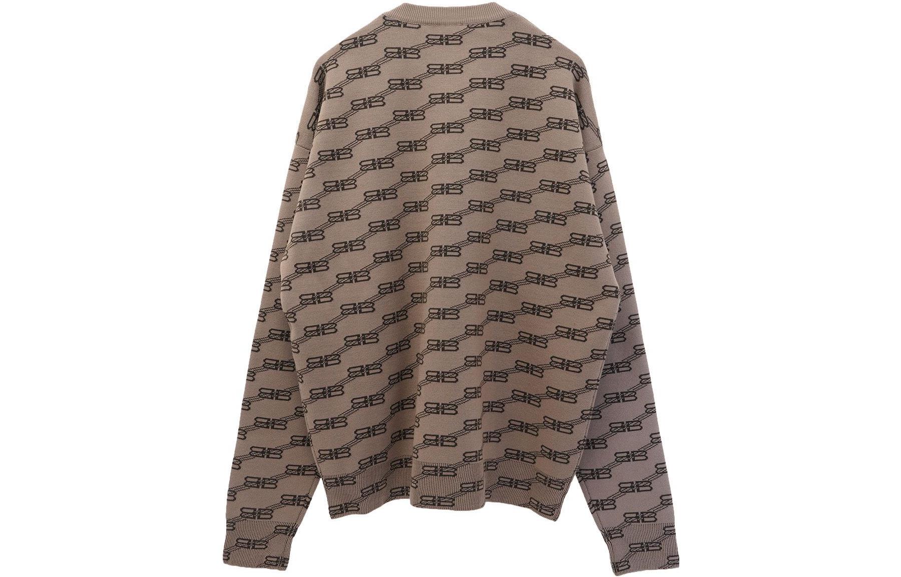 Lookbook 발렌시아가 SS23 브라운 로고 프린트 오버사이즈 니트 스웨터 남성용. 733859T32539378