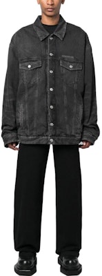 巴黎世家 SS23 男士宽松版型破洞Logo印花黑色牛仔夹克 735744TBP471270 Lookbook 巴黎世家 SS23 男士宽松版型破洞Logo印花黑色牛仔夹克 735744TBP471270