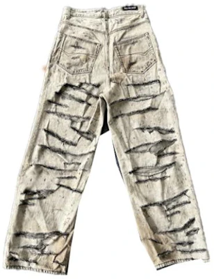 Balenciaga SS23 Jeans Pria Off-White Distressed Mid-Rise Straight Regular Fit. 745248TOW715411 Lookbook Balenciaga SS23 Jeans Pria Off-White Distressed Mid-Rise Straight Regular Fit. 745248TOW715411