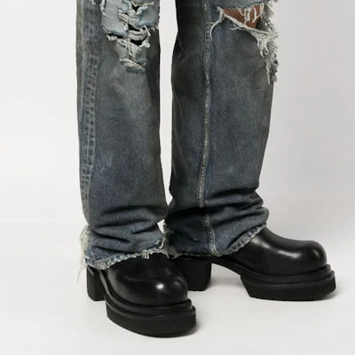 Balenciaga SS23 Jeans Pria Loose Fit Biru Model Straight-Leg Distressed. 745151TNW014974 Purchase Balenciaga SS23 Jeans Pria Loose Fit Biru Model Straight-Leg Distressed. 745151TNW014974