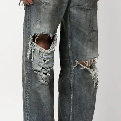 Balenciaga SS23 Jeans Pria Loose Fit Biru Model Straight-Leg Distressed. 745151TNW014974 Details for Balenciaga SS23 Jeans Pria Loose Fit Biru Model Straight-Leg Distressed. 745151TNW014974