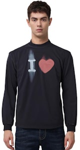 巴黎世家 SS23 心形 Logo 长袖男女同款黑色T恤。 744449TOVH39034 Shop 巴黎世家 SS23 心形 Logo 长袖男女同款黑色T恤。 744449TOVH39034