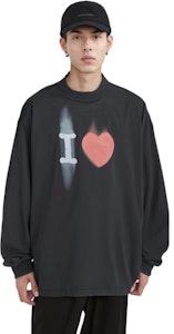 巴黎世家 SS23 心形 Logo 长袖男女同款黑色T恤。 744449TOVH39034 Purchase 巴黎世家 SS23 心形 Logo 长袖男女同款黑色T恤。 744449TOVH39034