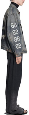 Balenciaga SS23 Jaket Denim Cetakan Huruf Unisex Fit Longgar Biru Indigo. 750983TNW654036 Sizing Balenciaga SS23 Jaket Denim Cetakan Huruf Unisex Fit Longgar Biru Indigo. 750983TNW654036