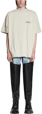 Balenciaga SS23 Logo Print Oversized T-Shirt Beige . 641675TNVG59170 Shop Balenciaga SS23 Logo Print Oversized T-Shirt Beige . 641675TNVG59170