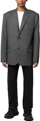 巴黎世家 SS23 标志V领长袖夹克 常规版型 深灰色 674430TGT151240 Lookbook 巴黎世家 SS23 标志V领长袖夹克 常规版型 深灰色 674430TGT151240