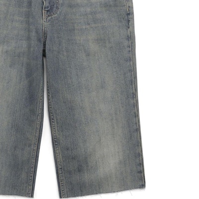 Balenciaga SS23 Washed Mid-Rise Straight Denim Shorts Unisex Blue 753212TNW654036 Details for Balenciaga SS23 Washed Mid-Rise Straight Denim Shorts Unisex Blue 753212TNW654036