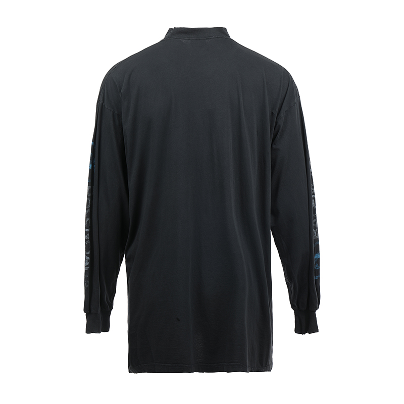 Lookbook Balenciaga SS24 Camiseta Negra Oversized de Manga Larga con Logo. 739027TPVM31412