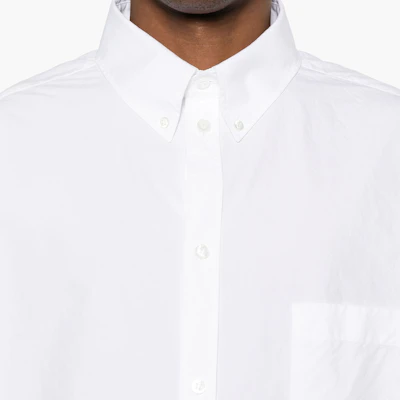 Balenciaga SS24 Baju Putih Cetakan Logo Lengan Panjang Fit Santai. 794583TNM609000 Details for Balenciaga SS24 Baju Putih Cetakan Logo Lengan Panjang Fit Santai. 794583TNM609000