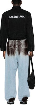 Balenciaga Jaket Denim Hitam SS24 Unisex Lengan Panjang Regular Fit. 790869TQW54 Lookbook Balenciaga Jaket Denim Hitam SS24 Unisex Lengan Panjang Regular Fit. 790869TQW54