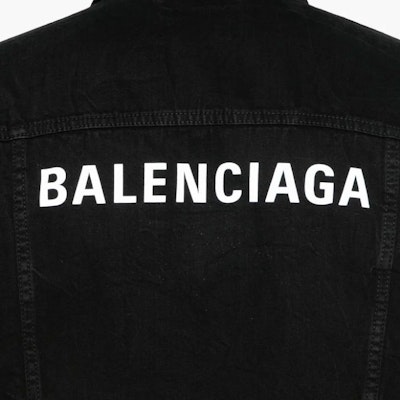 Balenciaga Jaket Denim Hitam SS24 Unisex Lengan Panjang Regular Fit. 790869TQW54 Sizing Balenciaga Jaket Denim Hitam SS24 Unisex Lengan Panjang Regular Fit. 790869TQW54
