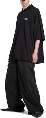 Balenciaga SS24 Baju Polo Hitam Unisex Oversized dengan Logo Sulaman. 791001TQVM71000 Shop Balenciaga SS24 Baju Polo Hitam Unisex Oversized dengan Logo Sulaman. 791001TQVM71000