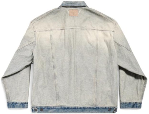 Balenciaga SS24 Jaket Denim Patch Logo Distressed Unisex Loose Fit Biru 773610TDW154209 Lookbook Balenciaga SS24 Jaket Denim Patch Logo Distressed Unisex Loose Fit Biru 773610TDW154209